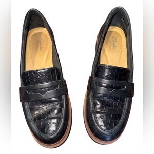 Clarks Black Croc-Patterned Loafers for Women